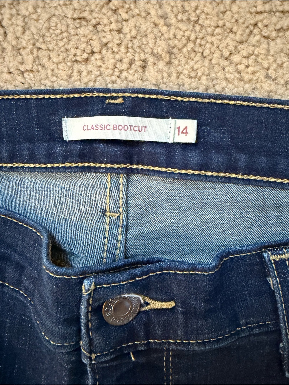 Levi's Women's Dark Indigo Boot-Cut Jeans - Picture 4 of 4